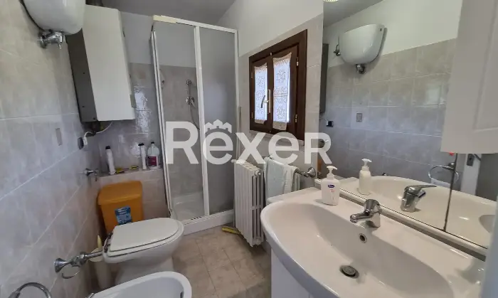 Rexer-Lucito-Vendesi-casa-indipendente-con-cantina-camino-e-legnaia-Via-Due-Porte-Lucito-CB-Altro