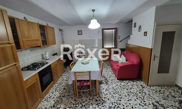 Rexer-Lucito-Vendesi-casa-indipendente-con-cantina-camino-e-legnaia-Via-Due-Porte-Lucito-CB-Altro