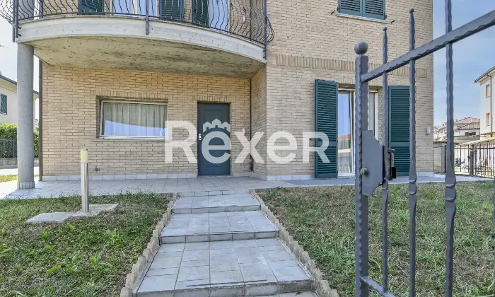 Rexer-Treviglio-TREVIGLIO-Il-calore-e-lindipendenza-di-una-raffinata-villa-singola-con-giardino-e-porticati-in-Via-San-Zeno-Altro
