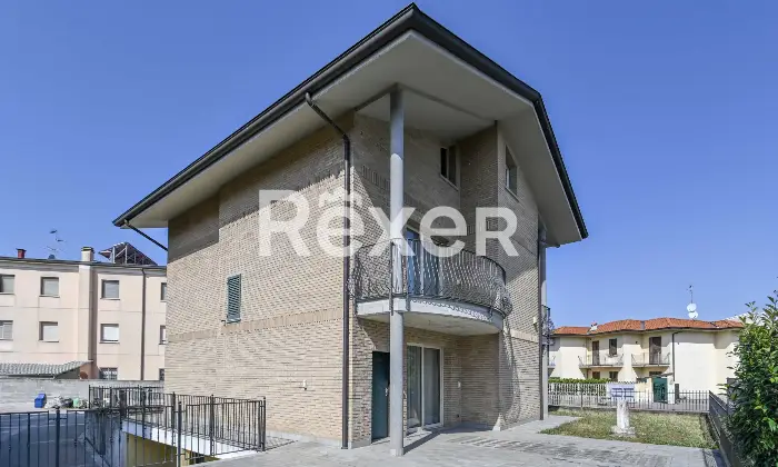 Rexer-Treviglio-TREVIGLIO-Il-calore-e-lindipendenza-di-una-raffinata-villa-singola-con-giardino-e-porticati-in-Via-San-Zeno-Altro