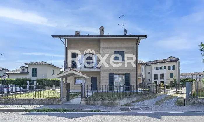 Rexer-Treviglio-TREVIGLIO-Il-calore-e-lindipendenza-di-una-raffinata-villa-singola-con-giardino-e-porticati-in-Via-San-Zeno-Altro