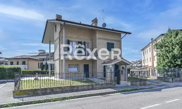 Rexer-Treviglio-TREVIGLIO-Il-calore-e-lindipendenza-di-una-raffinata-villa-singola-con-giardino-e-porticati-in-Via-San-Zeno-Altro