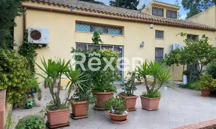 Rexer-Valderice-Casa-indipendente-con-terreno-e-possibilit-edificatoria-in-vendita-a-Valderice-Altro