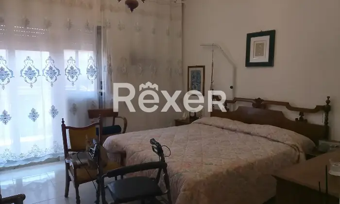 Rexer-Ragusa-Palazzina-indipendente-con-tre-appartamenti-terrazzo-panoramico-e-garage-CameraDaLetto