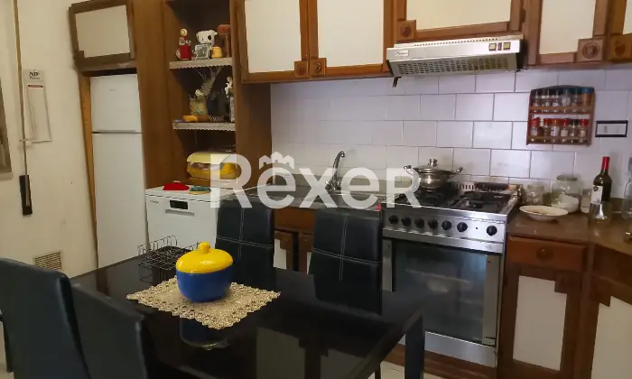 Rexer-Ragusa-Palazzina-indipendente-con-tre-appartamenti-terrazzo-panoramico-e-garage-Cucina