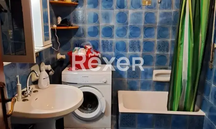 Rexer-Ragusa-Palazzina-indipendente-con-tre-appartamenti-terrazzo-panoramico-e-garage-Bagno