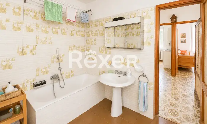 Rexer-Torre-di-Santa-Maria-Casa-su-pi-livelli-con-due-unit-abitative-e-cantina-Bagno