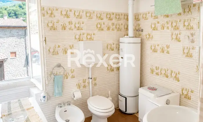 Rexer-Torre-di-Santa-Maria-Casa-su-pi-livelli-con-due-unit-abitative-e-cantina-Bagno