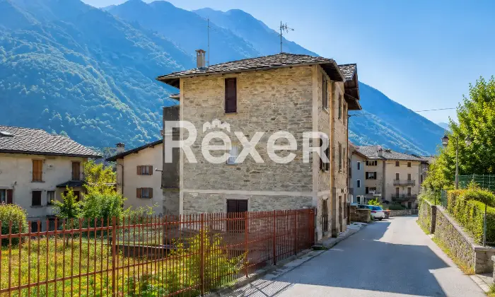 Rexer-Torre-di-Santa-Maria-Casa-su-pi-livelli-con-due-unit-abitative-e-cantina-Facciata
