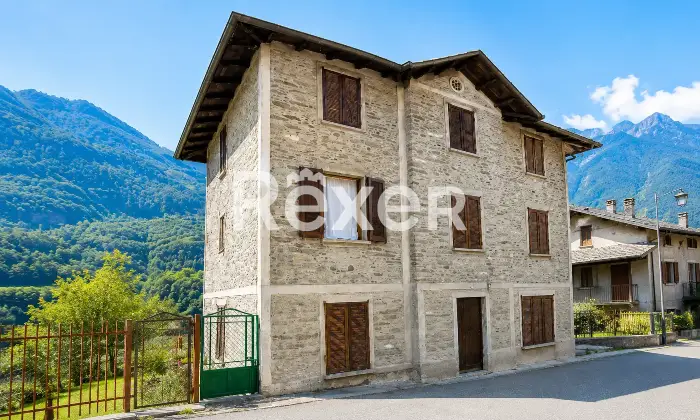 Rexer-Torre-di-Santa-Maria-Casa-su-pi-livelli-con-due-unit-abitative-e-cantina-Esterno