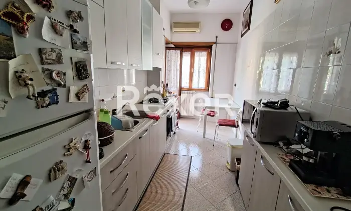 Rexer-Roma-Quadrilocale-ristrutturato-in-Via-Vulsone-TuscolanoQuadraro-Cucina