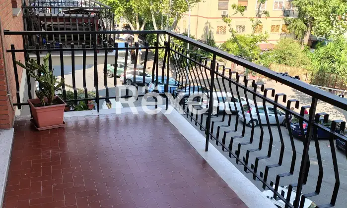 Rexer-Roma-Quadrilocale-ristrutturato-in-Via-Vulsone-TuscolanoQuadraro-Terrazzo