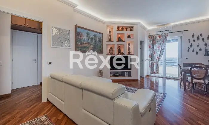 Rexer-Roma-Ampio-trilocale-ristrutturato-piano-alto-Altro