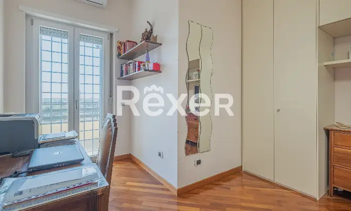 Rexer-Roma-Ampio-trilocale-ristrutturato-piano-alto-Altro
