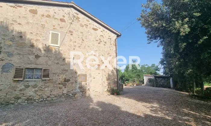 Rexer-Magliano-in-Toscana-Bifamiliare-del-con-ingressi-separati-Facciata