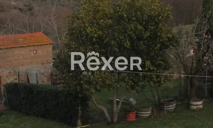 Rexer-Magliano-in-Toscana-Bifamiliare-del-con-ingressi-separati-Magazzino