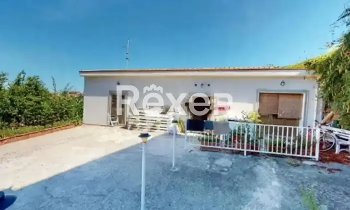 Rexer-Capo-dOrlando-Vendesi-casa-indipendente-con-terreno-a-pochi-passi-dal-mare-Contrada-Vina-Altro