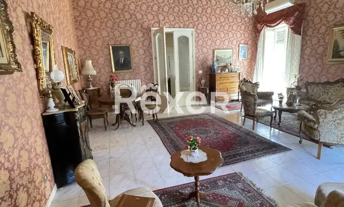 Rexer-Bronte-Immobile-Storico-Salone