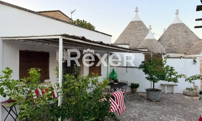 Rexer-Martina-Franca-Caratteristico-trullo-abitabile-in-vendita-a-Martina-Franca-Valle-dItria-Altro