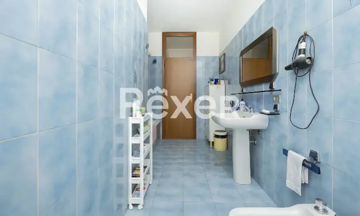 Rexer-Sondrio-Ampio-appartamento-arredato-con-quattro-balconi-box-e-cantina-Bagno