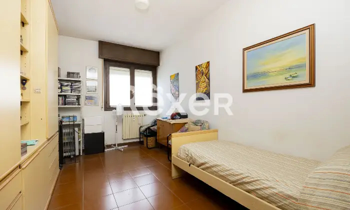 Rexer-Sondrio-Ampio-appartamento-arredato-con-quattro-balconi-box-e-cantina-Camera