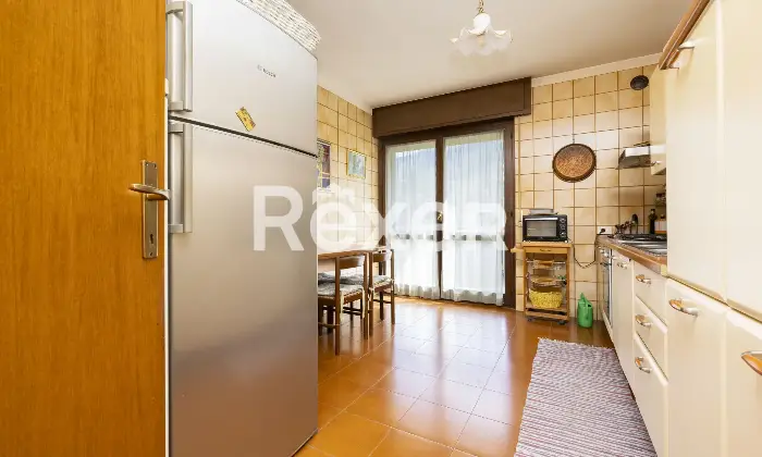 Rexer-Sondrio-Ampio-appartamento-arredato-con-quattro-balconi-box-e-cantina-Cucina