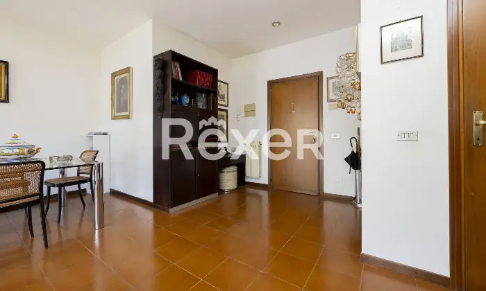 Rexer-Sondrio-Ampio-appartamento-arredato-con-quattro-balconi-box-e-cantina-Ingresso