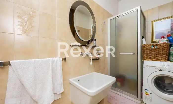 Rexer-Sondrio-Ampio-appartamento-arredato-con-quattro-balconi-box-e-cantina-Bagno-di-servizio