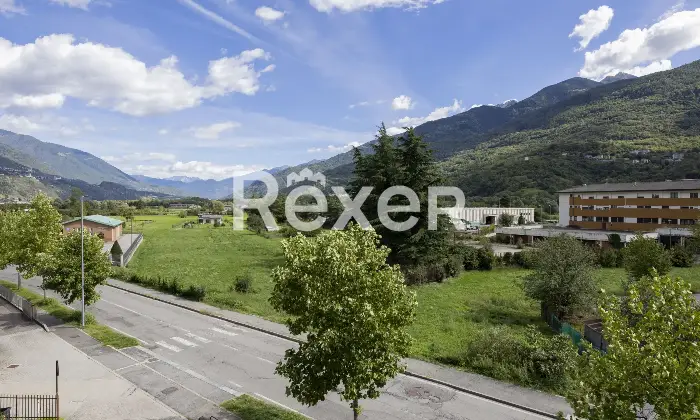 Rexer-Sondrio-Ampio-appartamento-arredato-con-quattro-balconi-box-e-cantina-Esterno