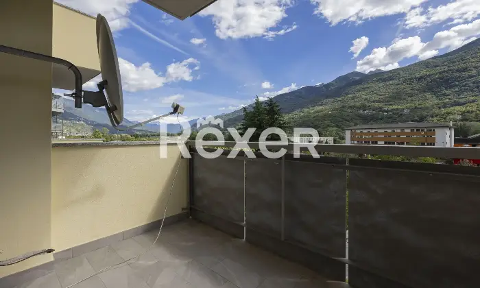 Rexer-Sondrio-Ampio-appartamento-arredato-con-quattro-balconi-box-e-cantina-Balcone
