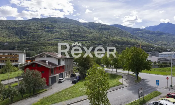 Rexer-Sondrio-Ampio-appartamento-arredato-con-quattro-balconi-box-e-cantina-Vista
