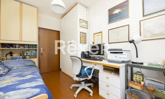 Rexer-Sondrio-Ampio-appartamento-arredato-con-quattro-balconi-box-e-cantina-Camera