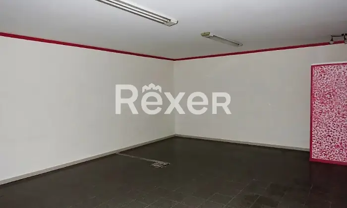 Rexer-Varese-Locale-commerciale-su-due-livelli-in-vendita-in-Piazza-XX-Settembre-a-Varese-Altro