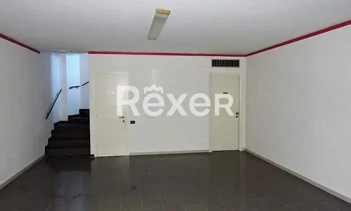 Rexer-Varese-Locale-commerciale-su-due-livelli-in-vendita-in-Piazza-XX-Settembre-a-Varese-Altro