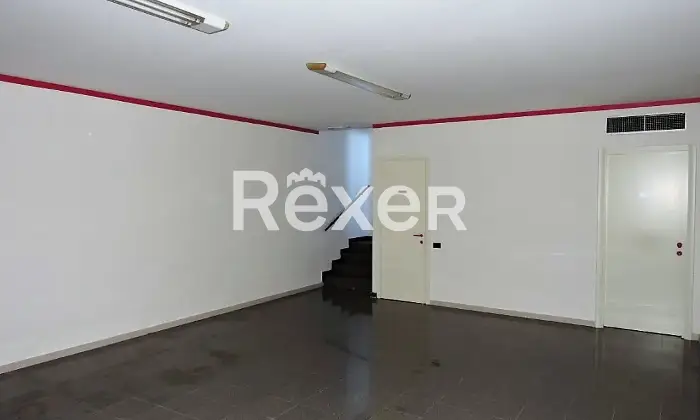 Rexer-Varese-Locale-commerciale-su-due-livelli-in-vendita-in-Piazza-XX-Settembre-a-Varese-Altro