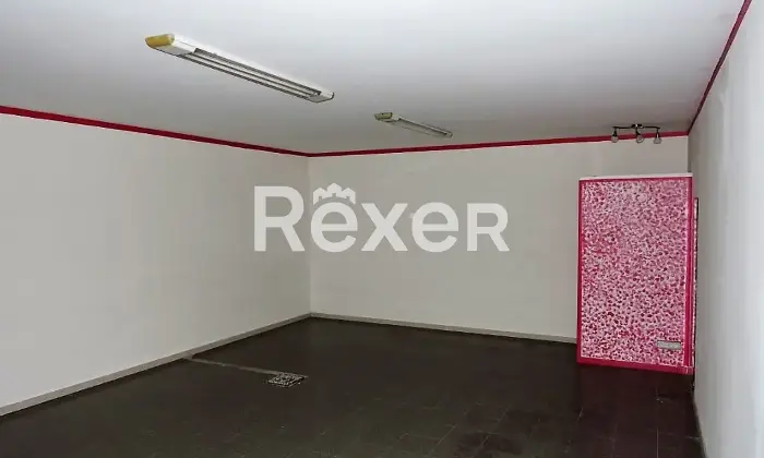 Rexer-Varese-Locale-commerciale-su-due-livelli-in-vendita-in-Piazza-XX-Settembre-a-Varese-Altro