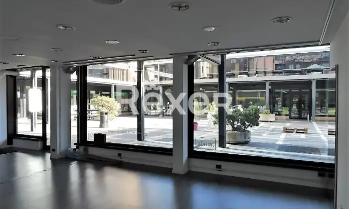 Rexer-Varese-Locale-commerciale-su-due-livelli-in-vendita-in-Piazza-XX-Settembre-a-Varese-Altro