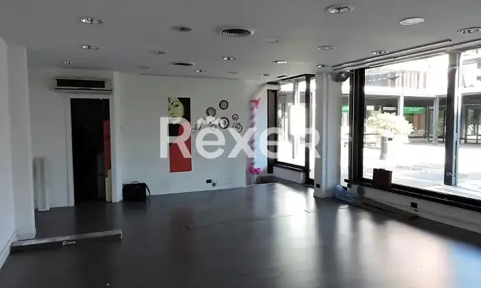 Rexer-Varese-Locale-commerciale-su-due-livelli-in-vendita-in-Piazza-XX-Settembre-a-Varese-Altro