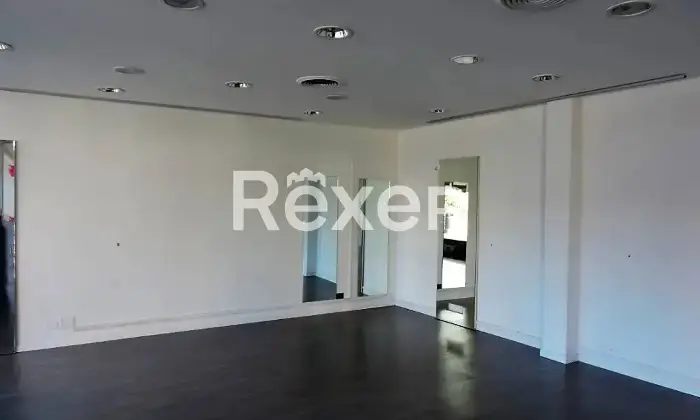 Rexer-Varese-Locale-commerciale-su-due-livelli-in-vendita-in-Piazza-XX-Settembre-a-Varese-Altro