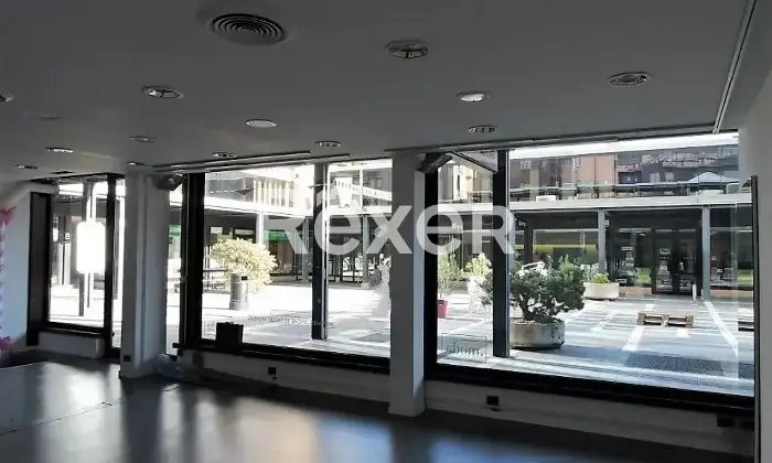 Rexer-Varese-Locale-commerciale-su-due-livelli-in-vendita-in-Piazza-XX-Settembre-a-Varese-Altro
