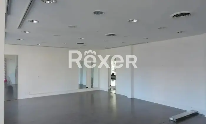 Rexer-Varese-Locale-commerciale-su-due-livelli-in-vendita-in-Piazza-XX-Settembre-a-Varese-Altro