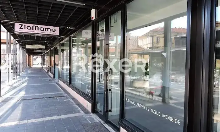 Rexer-Varese-Locale-commerciale-su-due-livelli-in-vendita-in-Piazza-XX-Settembre-a-Varese-Altro