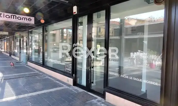 Rexer-Varese-Locale-commerciale-su-due-livelli-in-vendita-in-Piazza-XX-Settembre-a-Varese-Altro