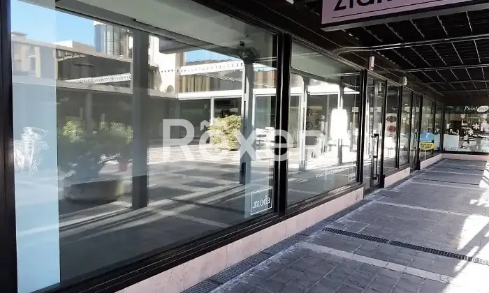Rexer-Varese-Locale-commerciale-su-due-livelli-in-vendita-in-Piazza-XX-Settembre-a-Varese-Altro