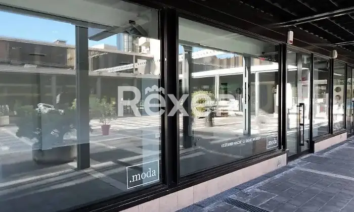 Rexer-Varese-Locale-commerciale-su-due-livelli-in-vendita-in-Piazza-XX-Settembre-a-Varese-Altro