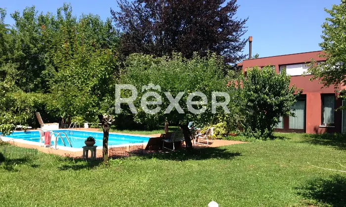 Rexer-Casier-Vendita-villa-con-piscina-come-nuda-propriet-Giardino