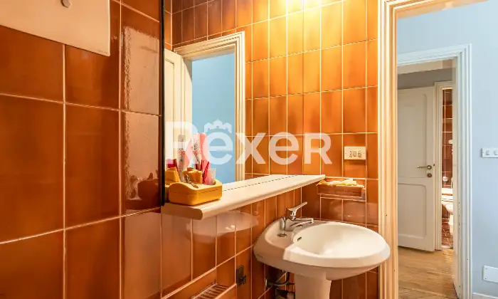 Rexer-Bologna-via-San-Vitale-appartamento-mq-con-cantina-Altro