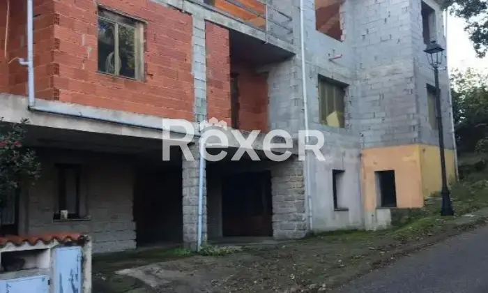Rexer-Aggius-Vendesi-appartamento-al-grezzo-con-giardino-Via-Li-Rucchitti-Aggius-SS-Altro