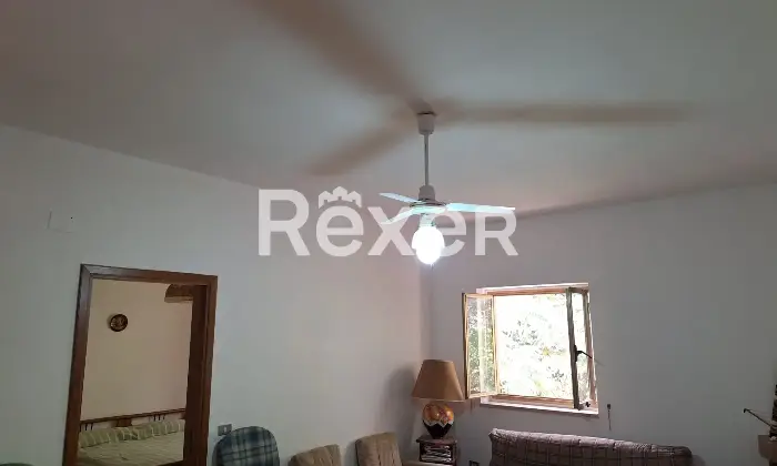 Rexer-CoriglianoRossano-Villa-indipendente-su-due-livelli-con-ampio-giardino-e-garage-Altro