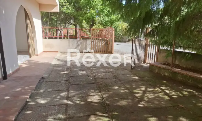 Rexer-CoriglianoRossano-Villa-indipendente-su-due-livelli-con-ampio-giardino-e-garage-Altro